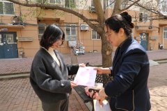 每年的捐赠就交到